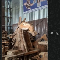 Patung Kepala Kuda Seni Pahat Akar Jati